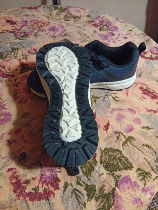 Маратонки чисто нови