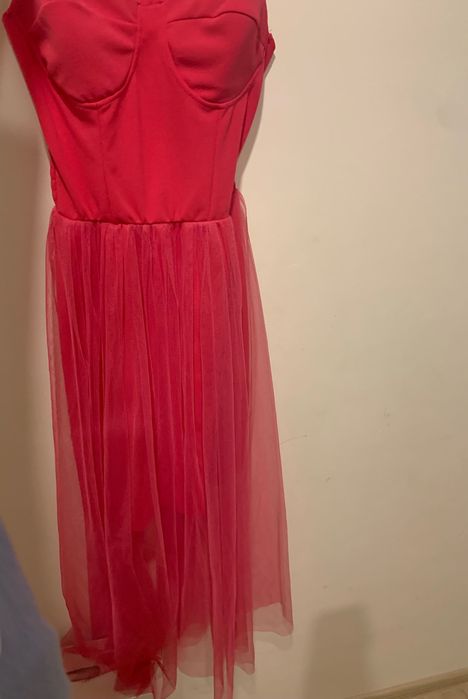 Розова рокля  с тюл и тънки презрамки