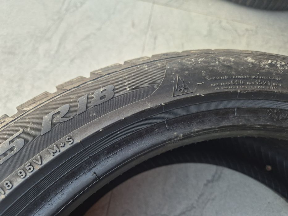 Vând cauciucuri 225/45/18 M+S 2buc imp Germania//Pirelli//