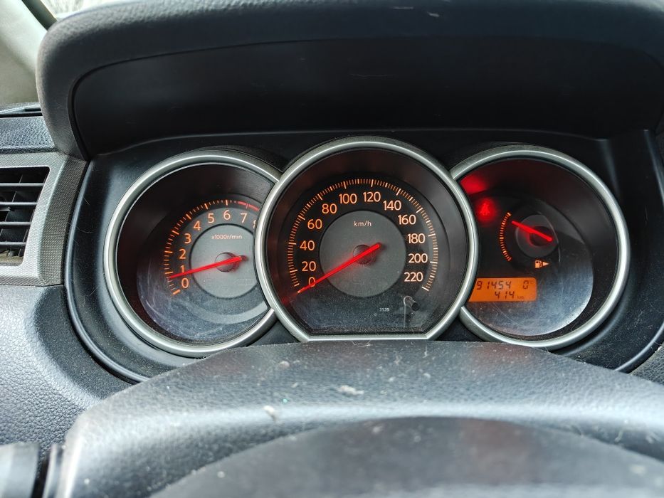 Nissan Tiida 1.6 benzina