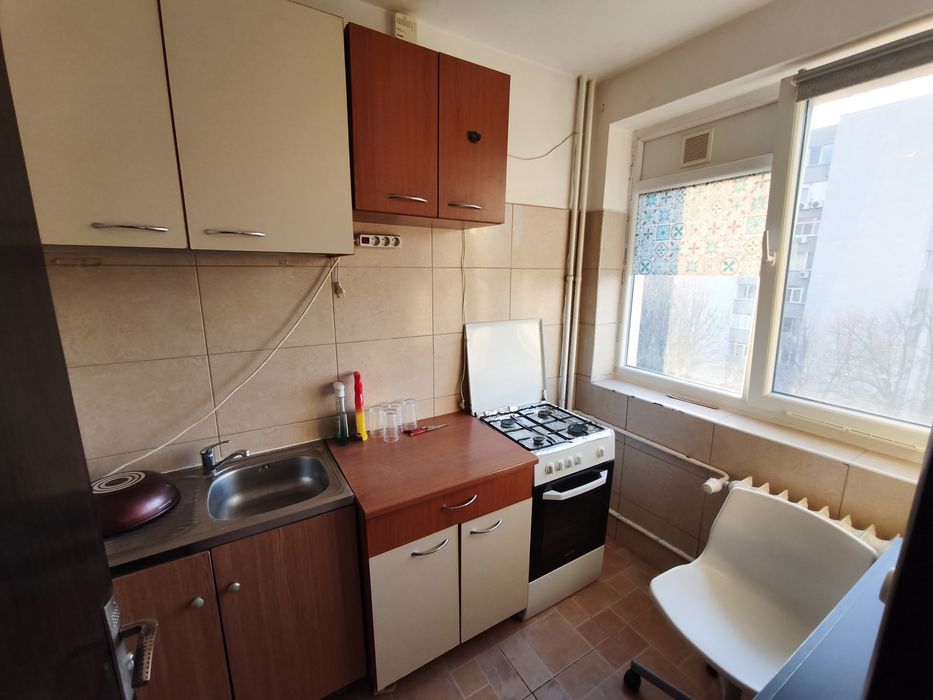 Închiriez garsonieră