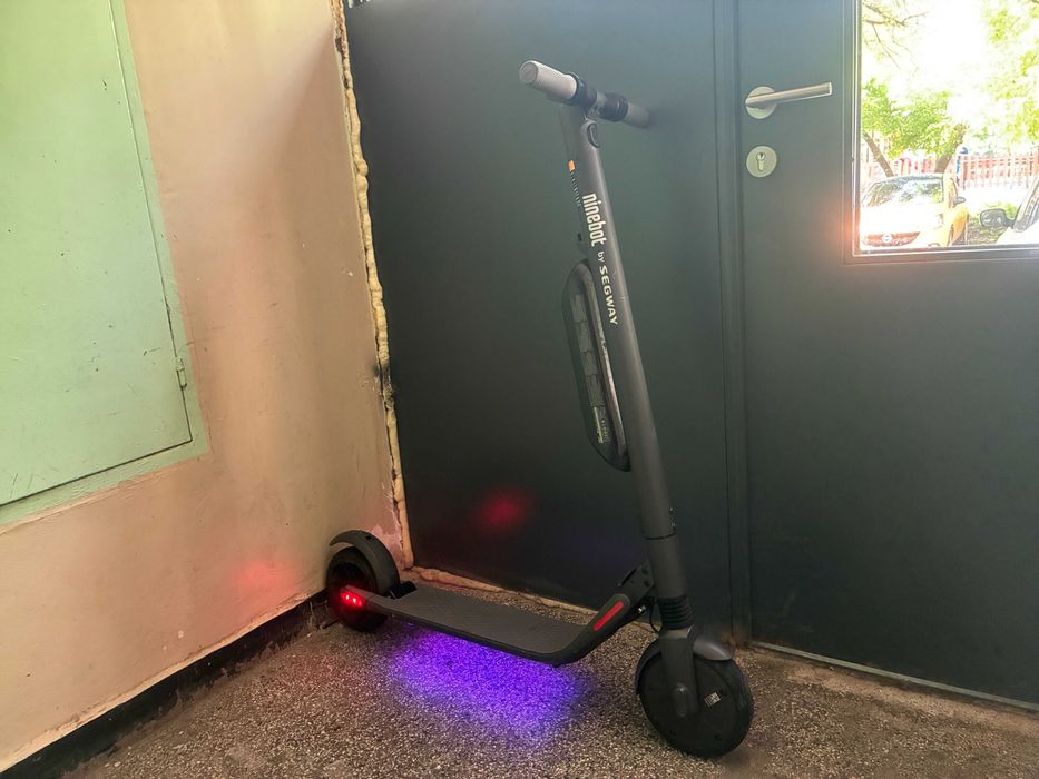 Електрическа тротинетка Ninebot KickScooter ES4 (с две батерии)