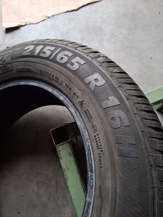 2 Anvelope de iarnă 215 65 r16 Semperit