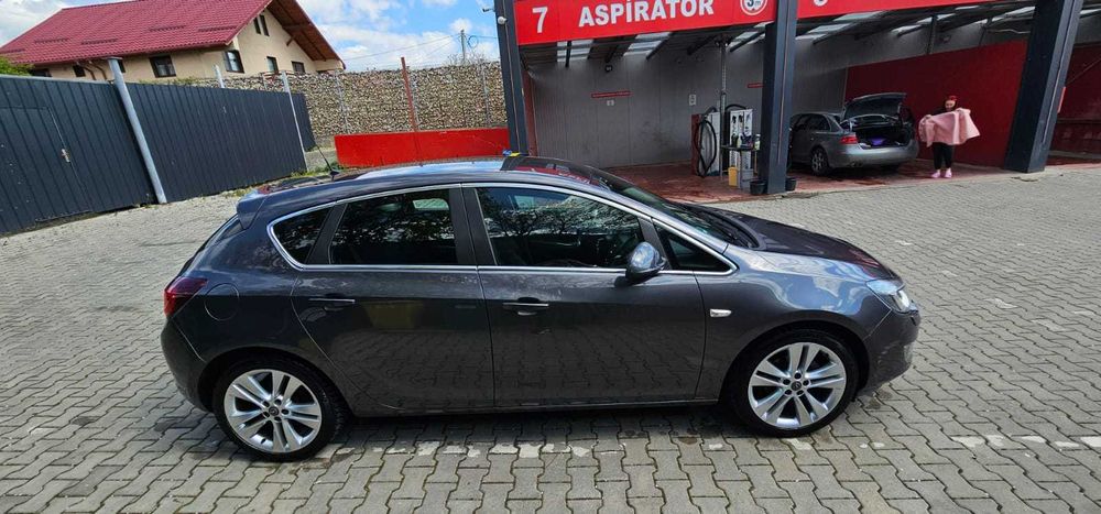 Opel Astra J 1.6 benzina