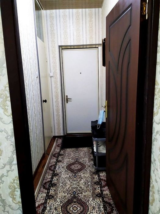 Продаётся квартира на Чиланзаре -8, 2/4/4, ор-р Корзинка