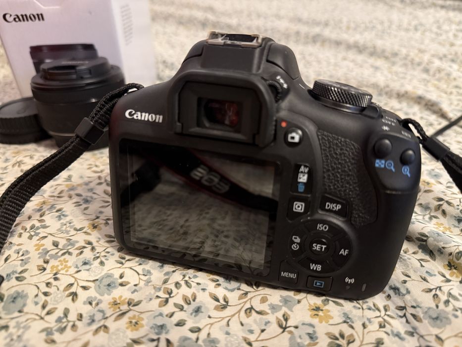 Canon eos 2000d dslr