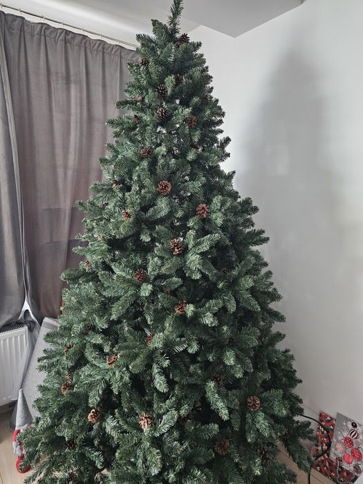Vând Brad artificial 240 cm