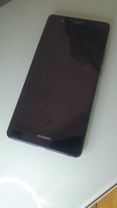Безупречен HUAWEI P9 lite