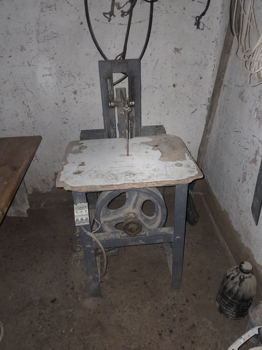 Lobzik stolni sotiladi