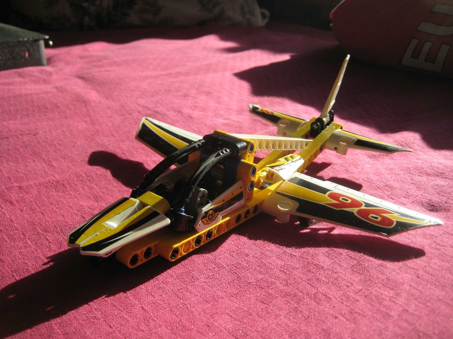 LEGO TECHNIC:реактивен самолет