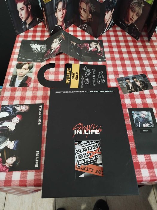 Stray Kids, In Life, The 1st album repackage + карти