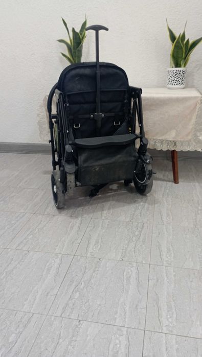 Коляска детская , подходит и мальчику и девочке