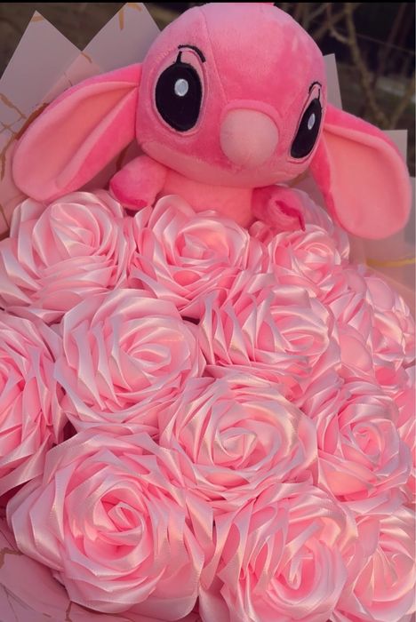 Buchet trandafiri din satin cu stitch roz