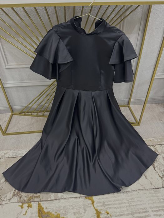 Вечернее платье черного цвета