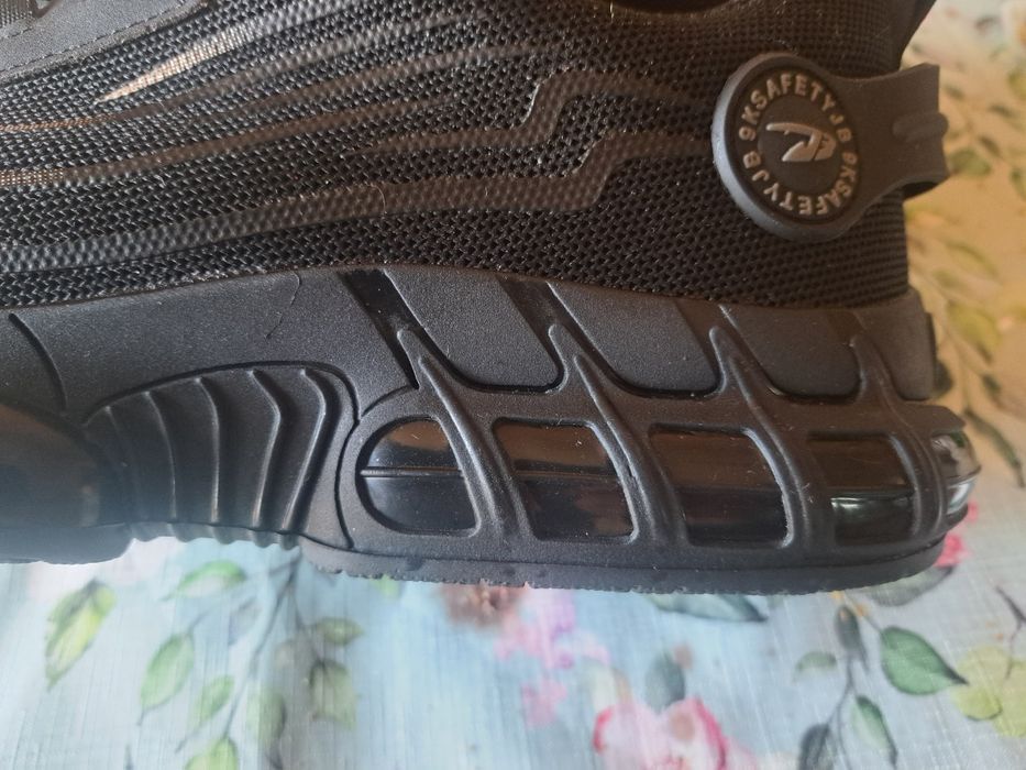 Работни обувки с метално бомбе