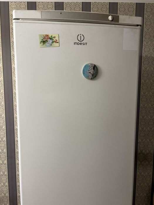 Холодильник Indesit