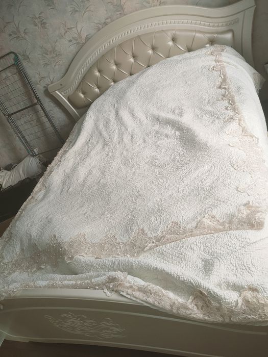 Спальный гарнитур и сундуки