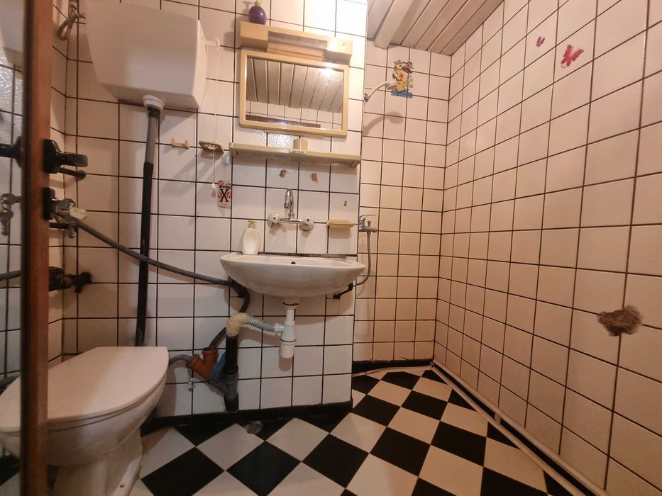 Двустаен апартамент за продажба в кв. Орлова чука на гр. Благоевград.