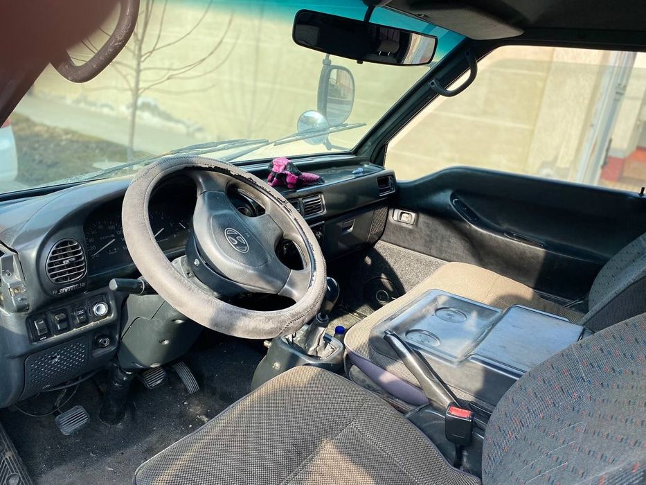 11 orindiqli mikro aftobus