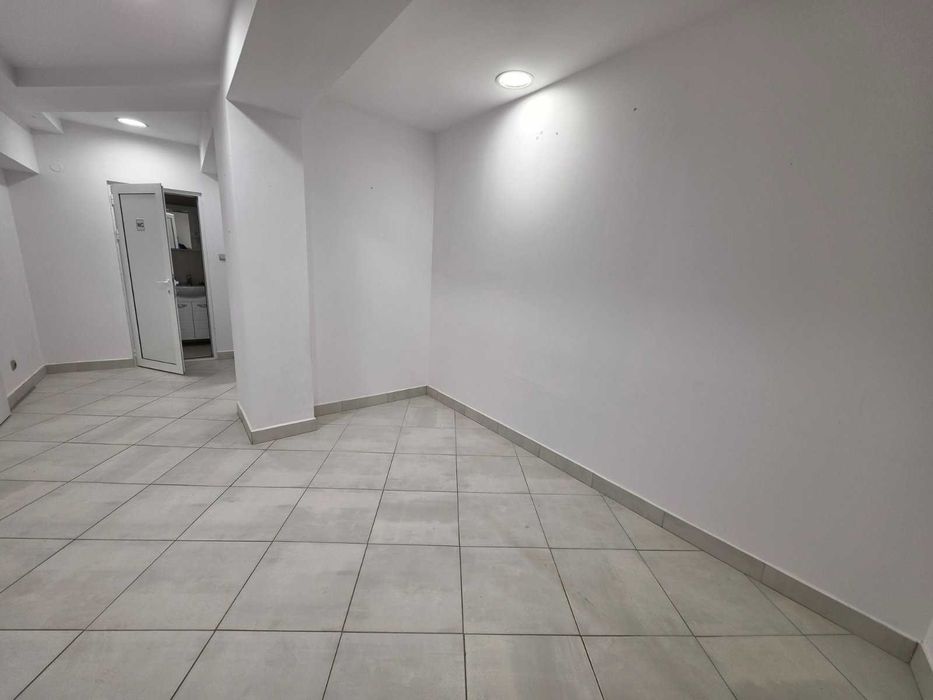 Дава се под наем Офис в Казанлък - 55 кв.м за 450 € - Снимка #1