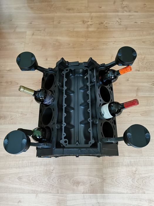 Холна маса от V образен блок на двигател