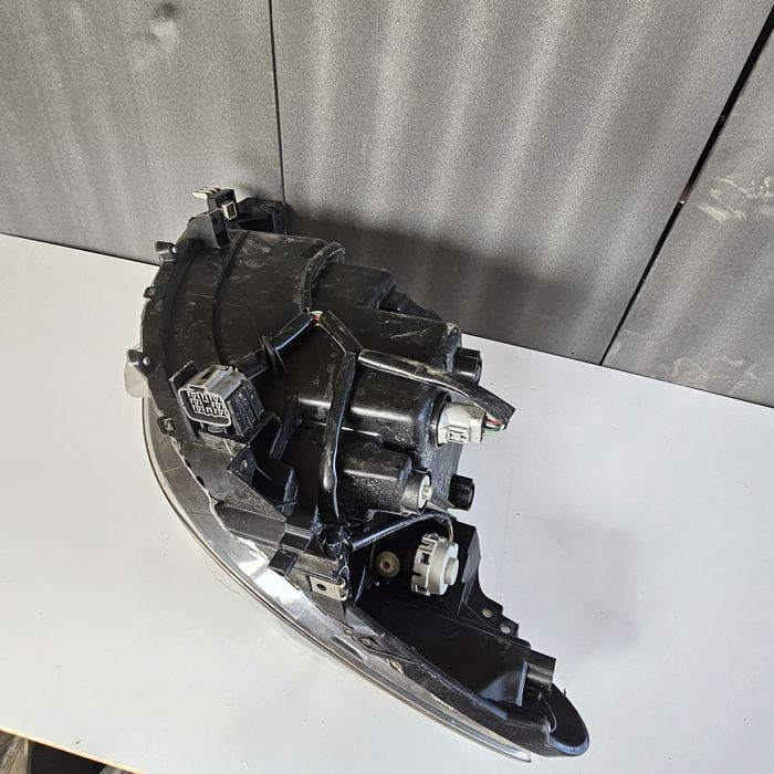 десен фар Mazda CX5.