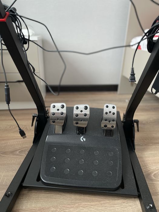 Logitech G923- игровой руль