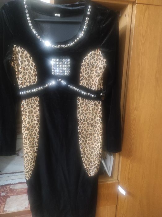 Көйлектер сатылады.