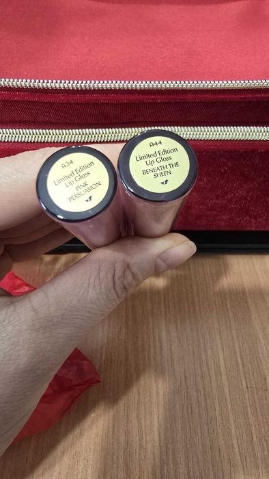 Блески и помада для губ Estee lauder