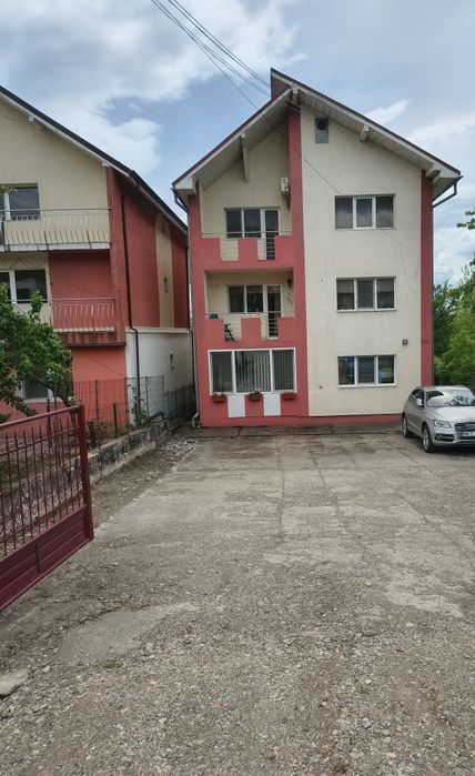 Închiriem apartament cu 2 camere, suprafață 61 mp, in Baia Mare, Strada Victoriei.