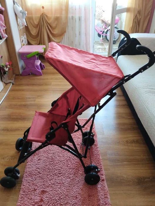 Cărucior pliabil pentru copii tip umbrelă. 100 RON