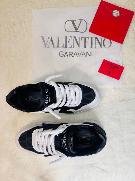 Valentino Garavani One Stud Premium unisex