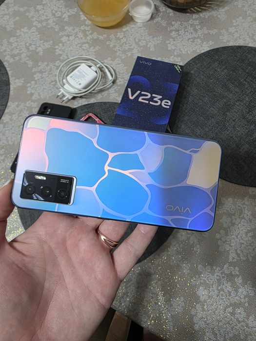 Продам Vivo V23e б/у