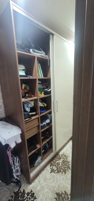 Продаеться Шкаф в прихожую