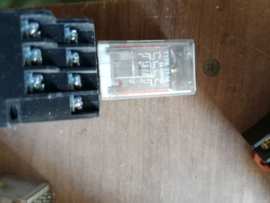 Продам промеж.реле,конденсатор,драйвер.