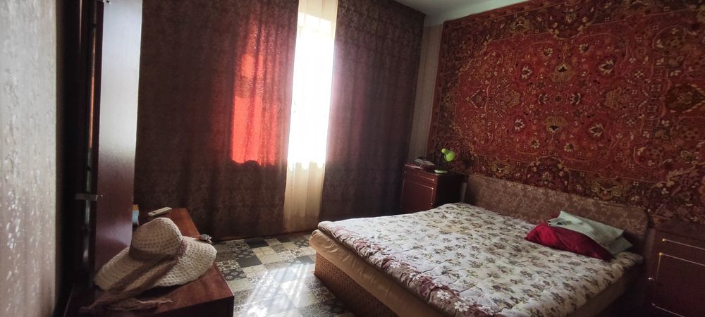 Ижарага, Гулистонда 4 мавзе, 40 уйда 2 этаж, 4 хонали квартира ижарага