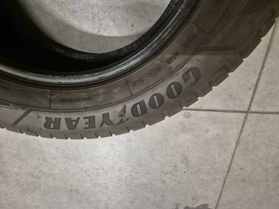 2 anvelope iarna Goodyear 235 60 18 stare foarte buna