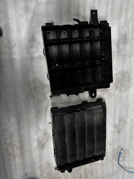 Tragher .hotă aer porsche cauyene 9.y.