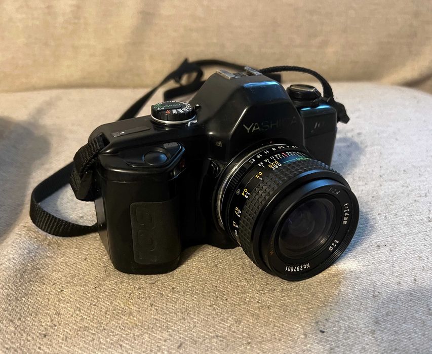 Aparat foto Yashica 108 Multi Program cu obiectiv Minikon Wide 24mm