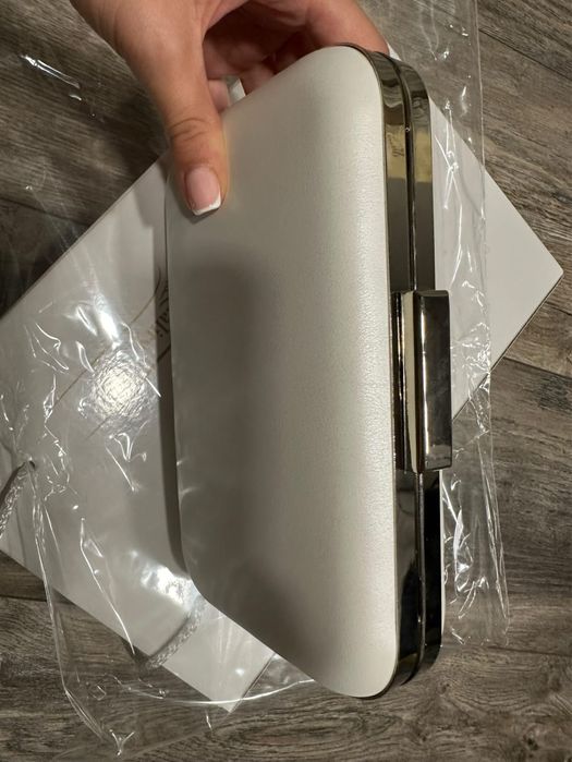 Чисто нова сватбена рокля