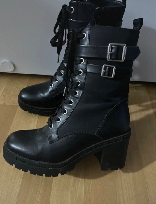 Ghete cu toc negre dama