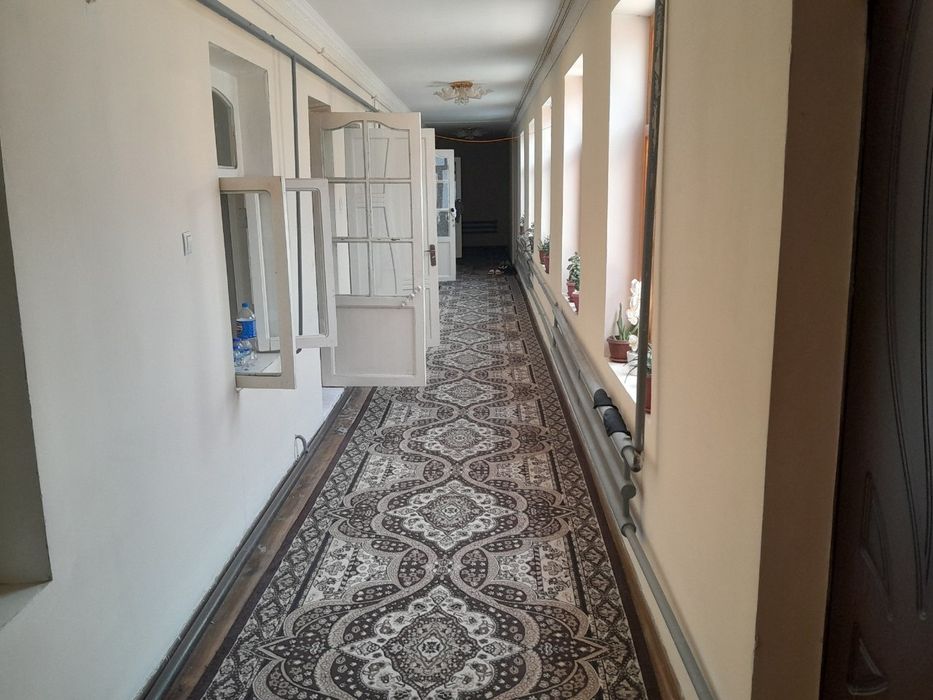 Uy sotiladi 6 sotix 8 xona