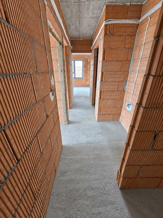 Продава се Тристаен апартамент в София, Надежда 3 - 99 кв.м за 2091 €/кв.м - Снимка #2