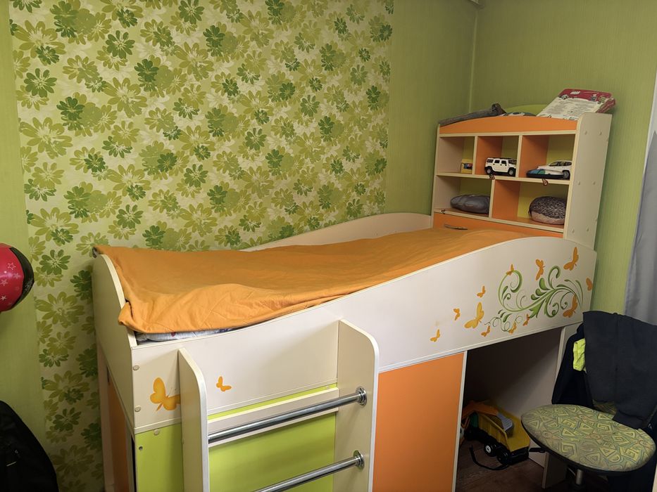 Продам детский гарнитур(шкаф+кровать)