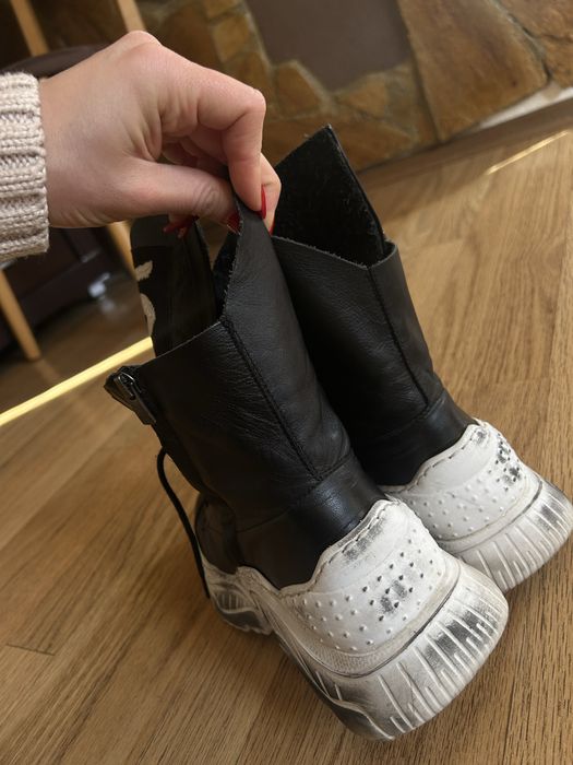 Дамски боти от естествена кожа , като нови