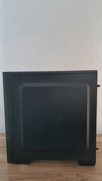 Геймърски компютър + монитор philips