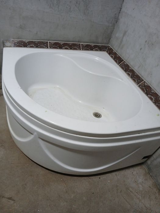 Срочно ванна сотилади