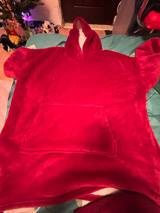 Vând hanorac super mare și pufos , perfect pentru iarna