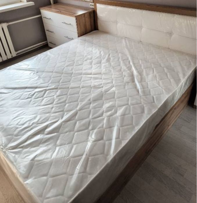 Продам двухспальную кровать