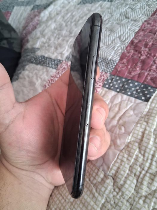 Продавам Айфон 11 про